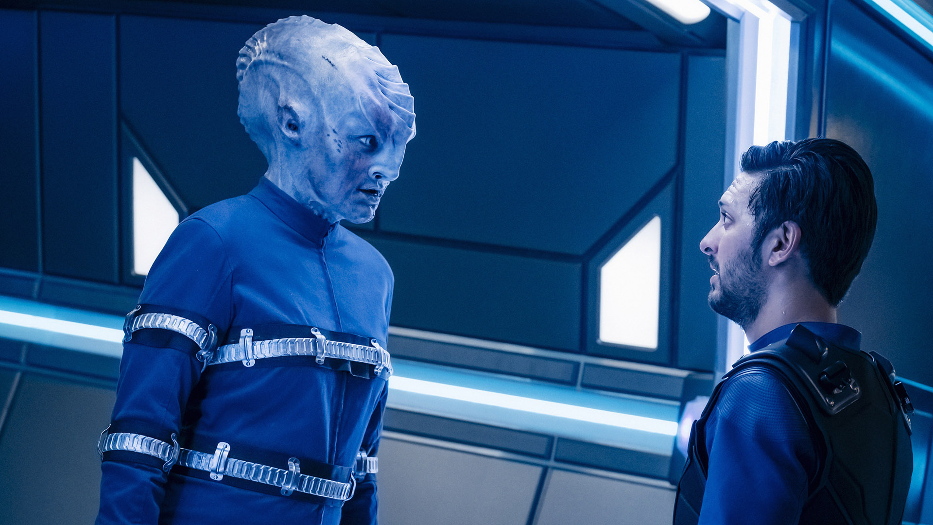 L'Rell (Mary Chieffo) and Lieutenant Ash Tyler (Shazad Latif)