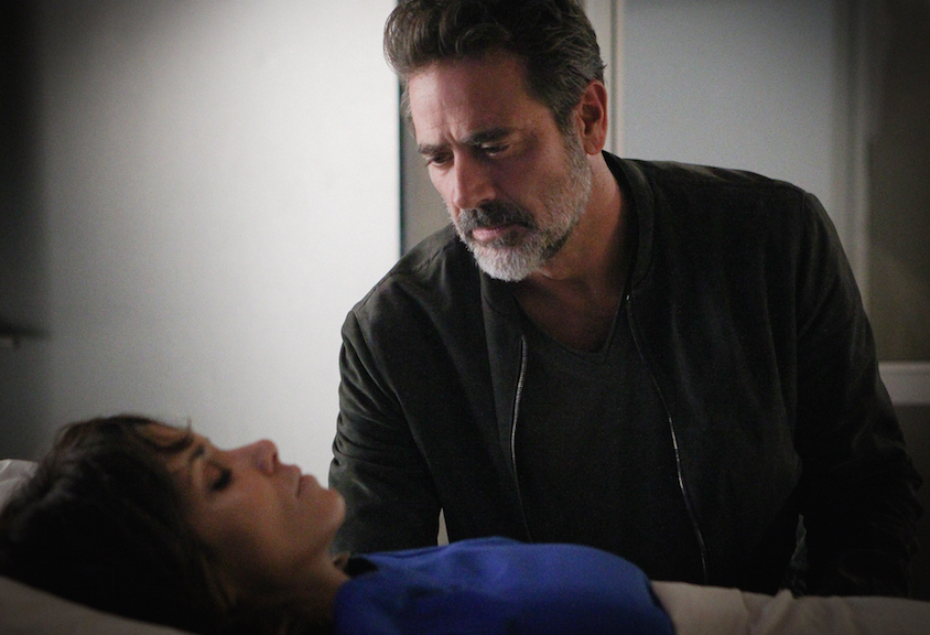  Halle Berry as Molly Woods and Jeffrey Dean Morgan as JD Richter.