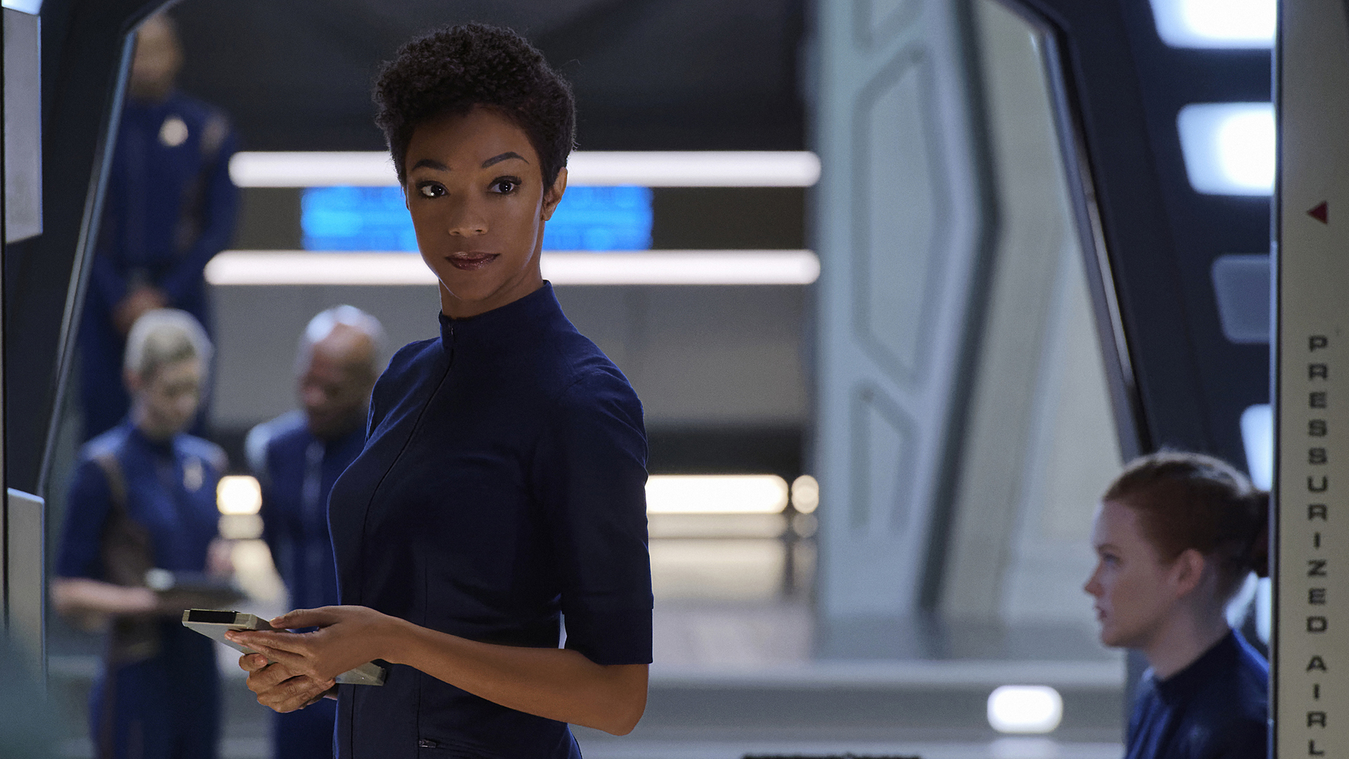 Michael Burnham (Sonequa Martin-Green)