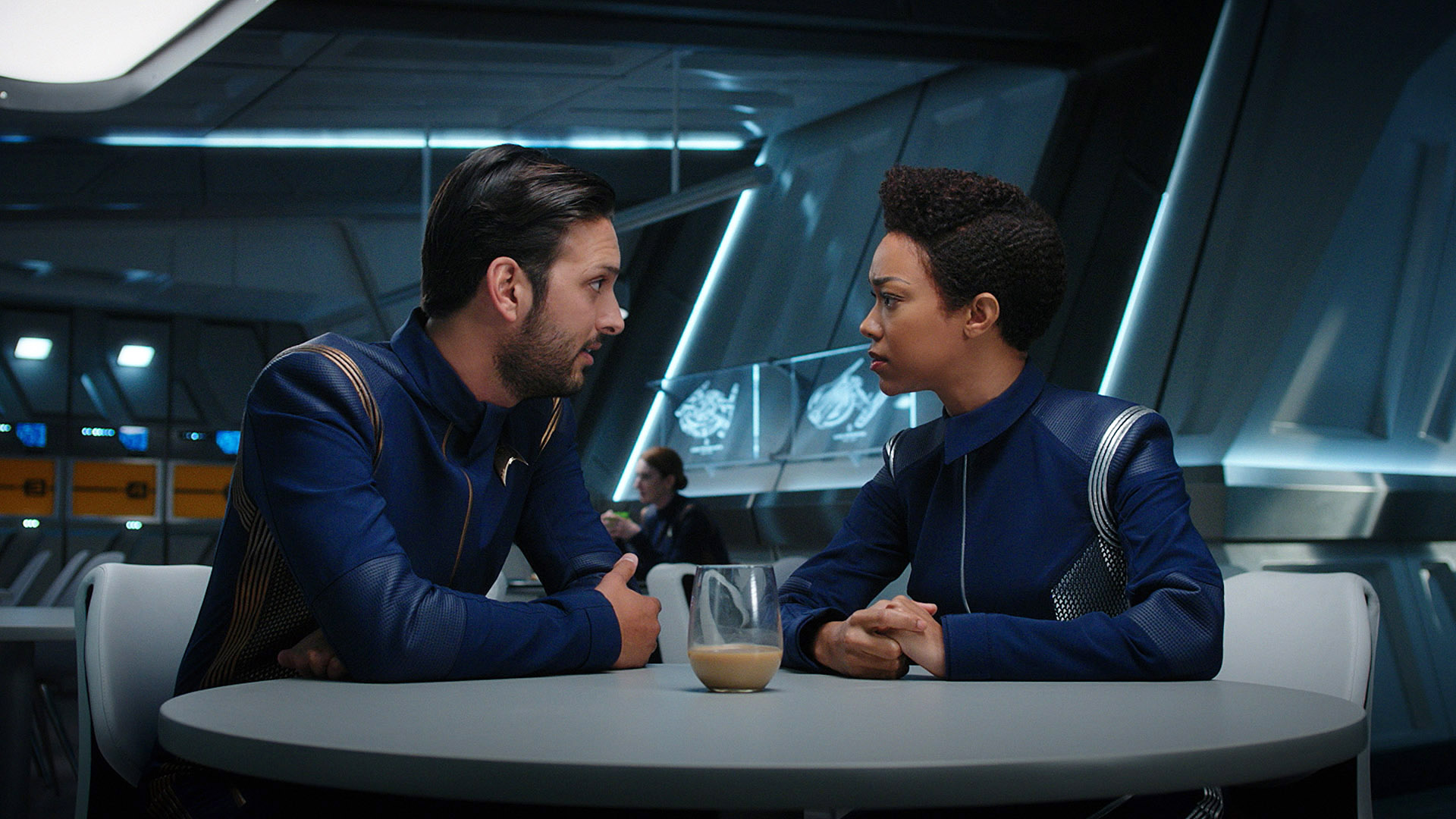 Lieutenant Ash Tyler (Shazad Latif) and Michael Burnham (Sonequa Martin-Green)
