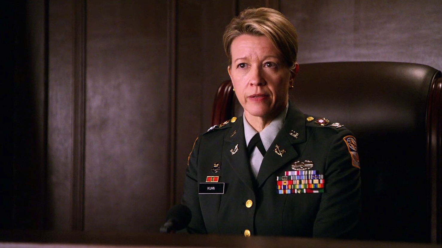 Colonel Leora Kuhn (Linda Emond)