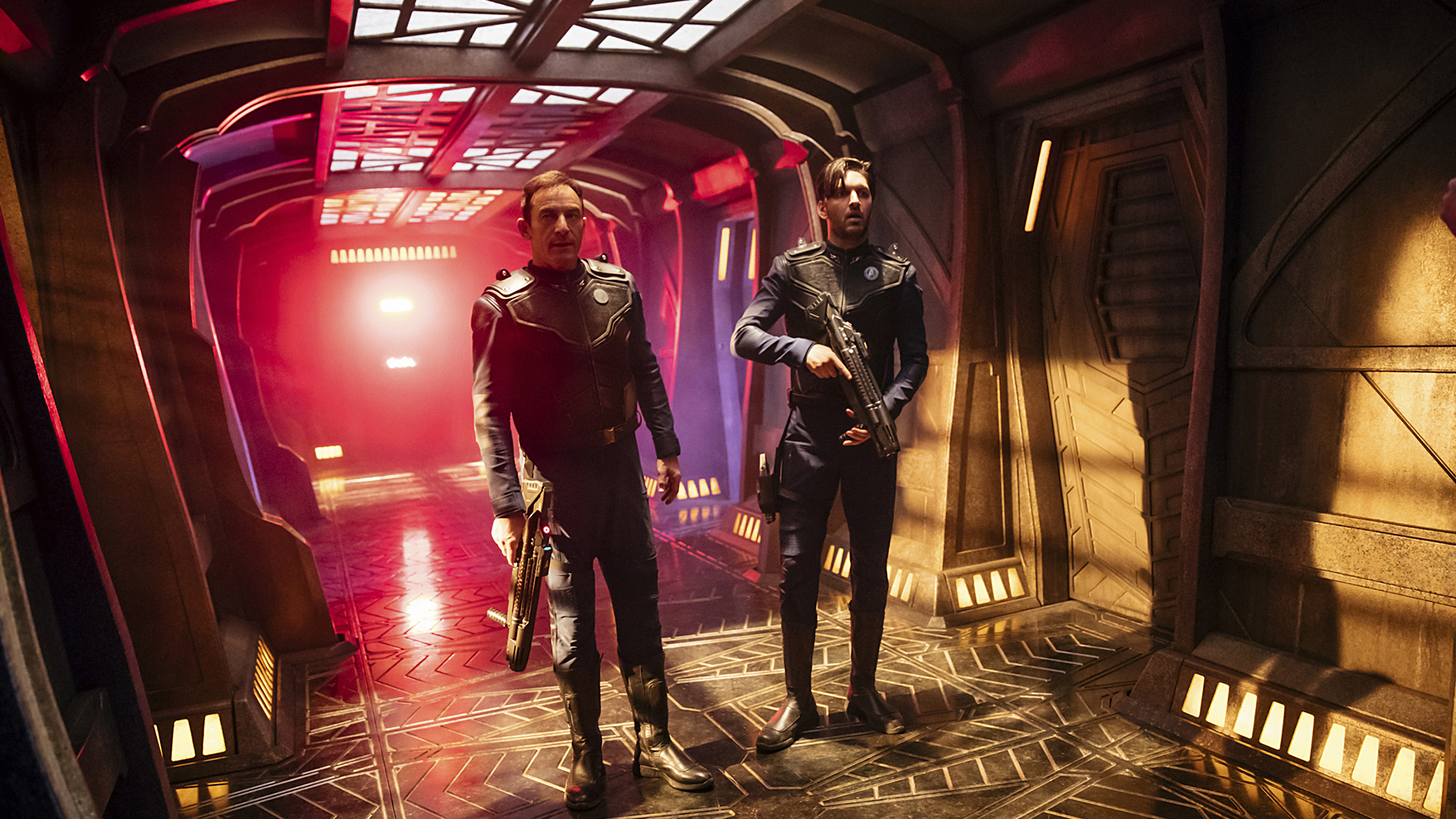 Captain Gabriel Lorca (Jason Isaacs) and Lieutenant Ash Tyler (Shazad Latif)