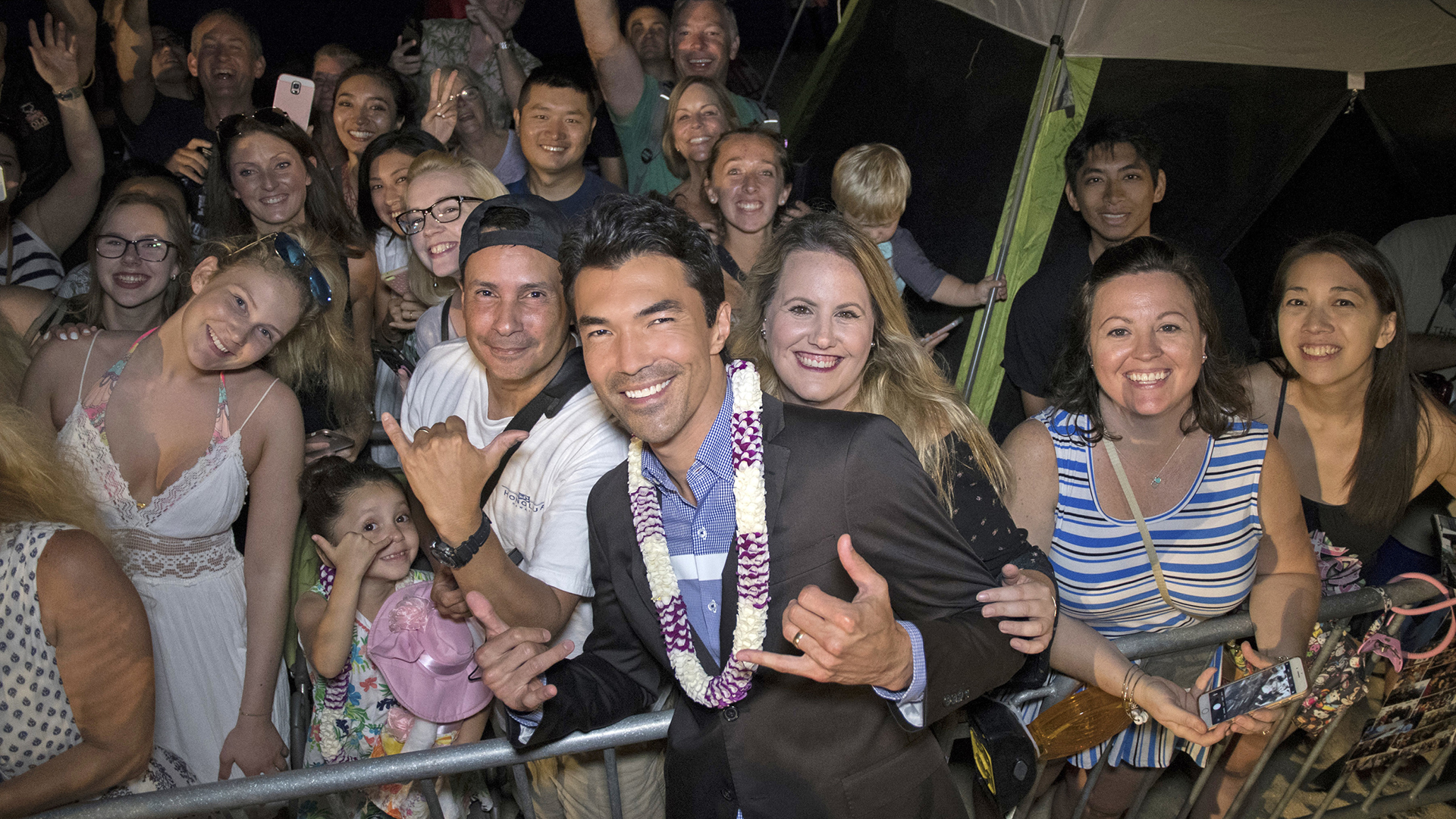 Ian Anthony Dale hangs ten with a bevy of fans.