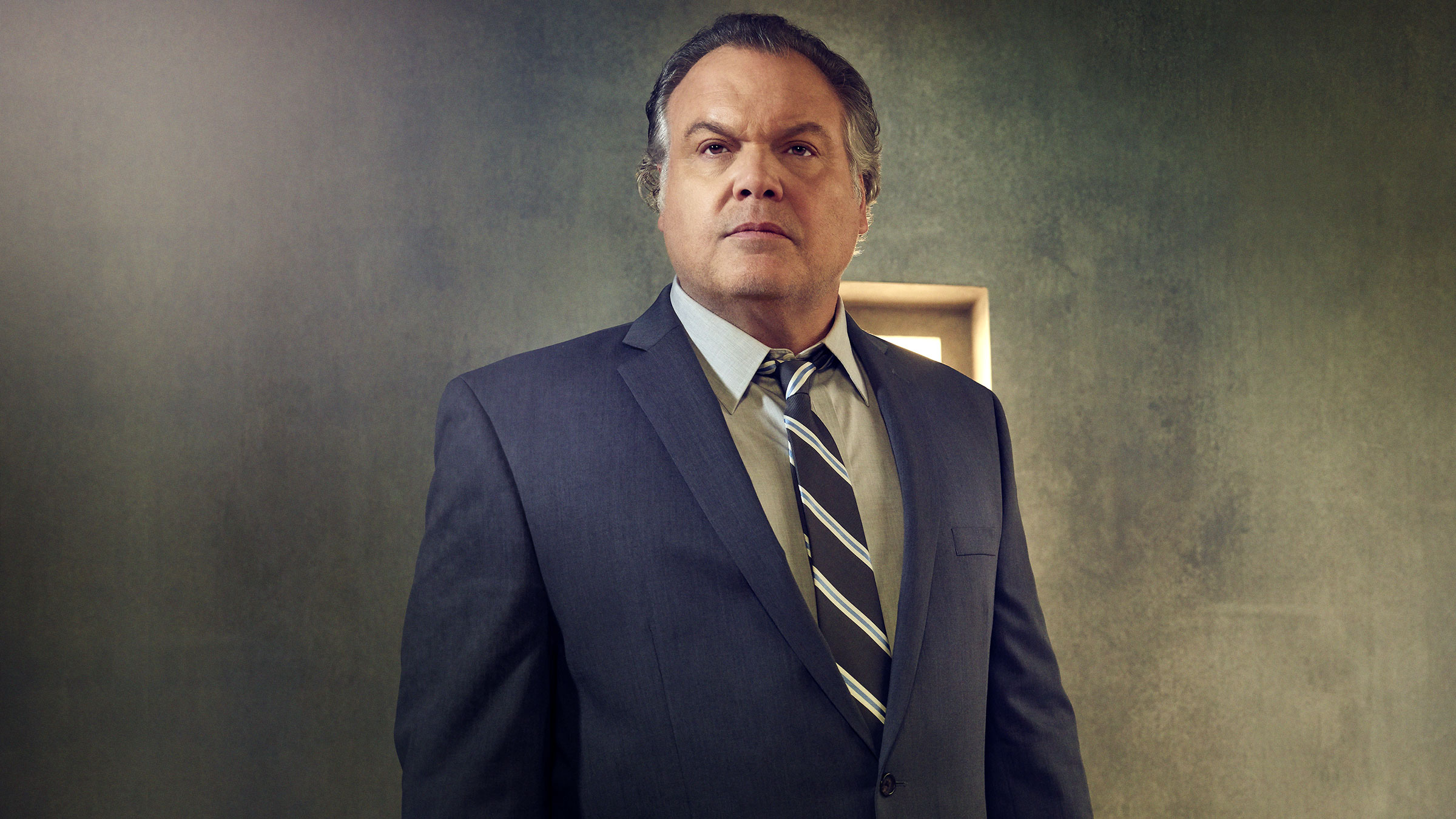 Vincent D'Onofrio as Sgt. Ian Lynch