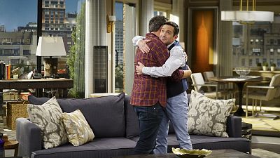 First Look At The Odd Couple Season Finale