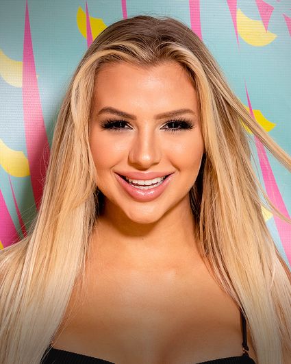 Mallory Santic's Instagram, Twitter & Facebook on IDCrawl